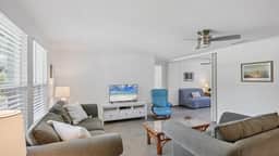 Blue Beach Bungalow - Image 4