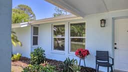 Blue Beach Bungalow - Image 2