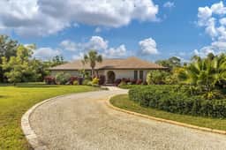 Beach Retreat - Image 4