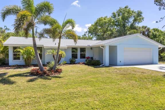 Blue Beach Bungalow - Image 1