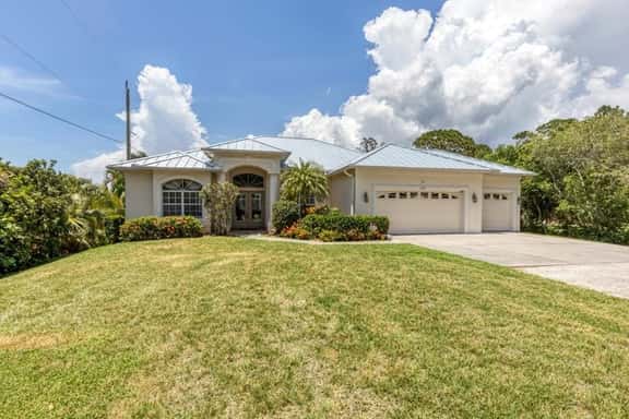 Gulf Coast Getaway - Image 1