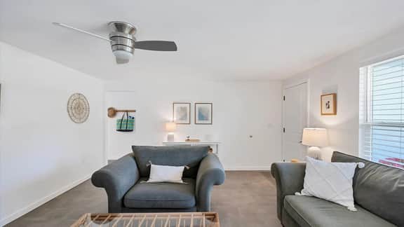Blue Beach Bungalow - Image 5
