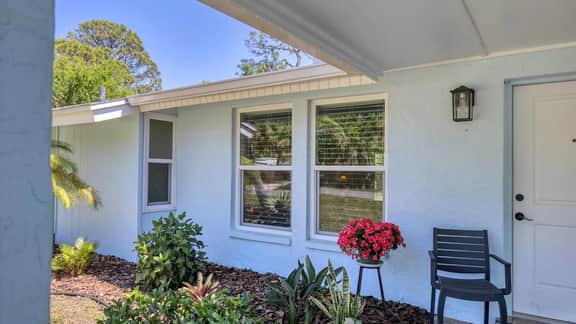 Blue Beach Bungalow - Image 2
